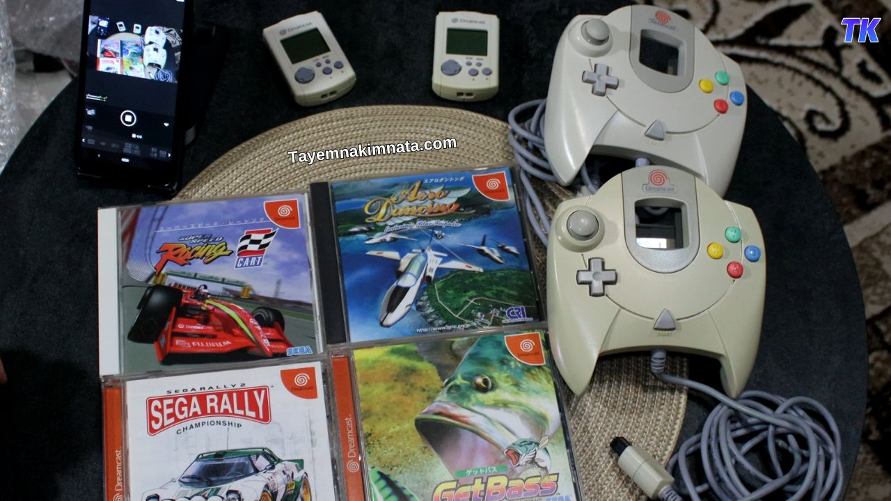 Оригінальні диски для Dreamcast, геймпади та карти пам'яті.